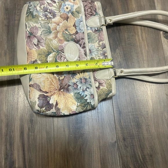 Vintage Floral Tapestry Shoulder Bag - Picture 4 of 7